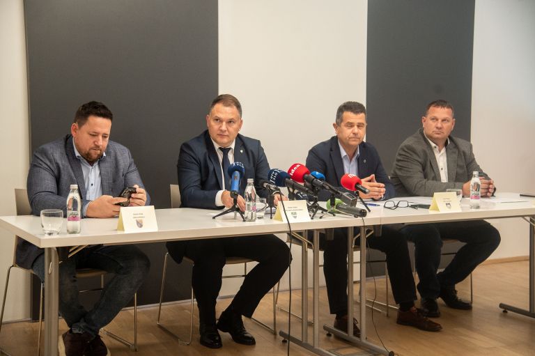 prekmurski-župani-konferneca-romska-sredstva, marko-virag, damjan-anželj, janez-magyar