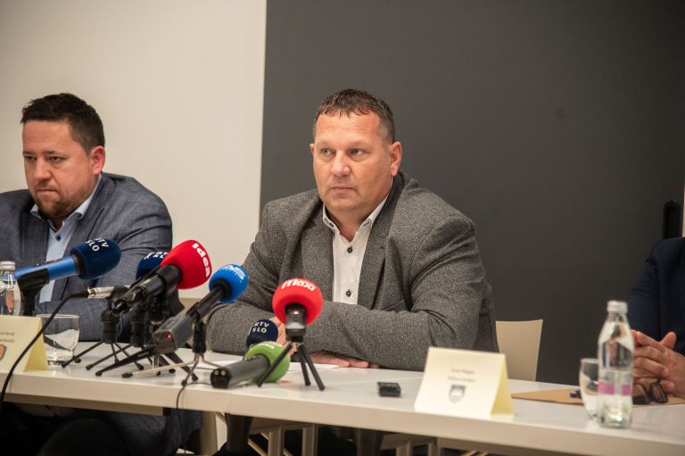 prekmurski-župani-konferneca-romska-sredstva, marko-virag, damjan-anželj, janez-magyar