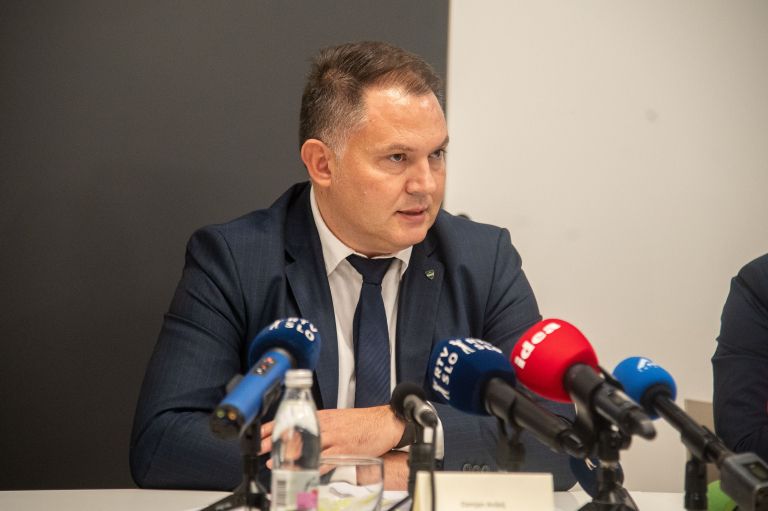 prekmurski-župani-konferneca-romska-sredstva, marko-virag, damjan-anželj, janez-magyar