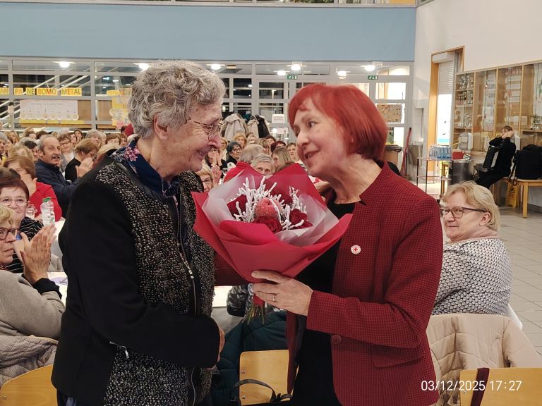 Častna članica Betka praznovala 90 let.jpg