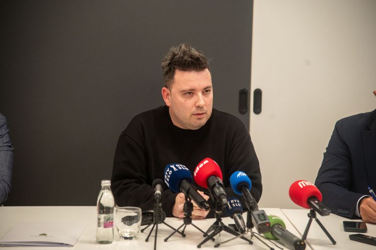 prekmurski-župani-konferneca-romska-sredstva, marko-virag, damjan-anželj, janez-magyar