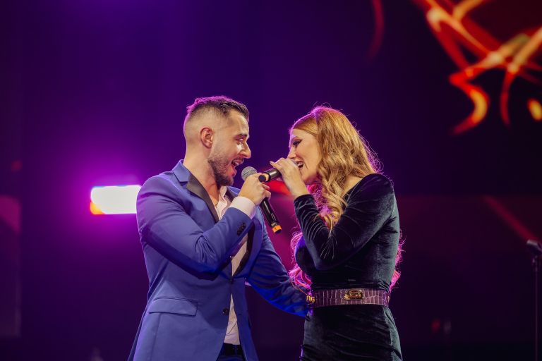 Čudovit duet Nine Donelli in Frana Peharja s Tarapano