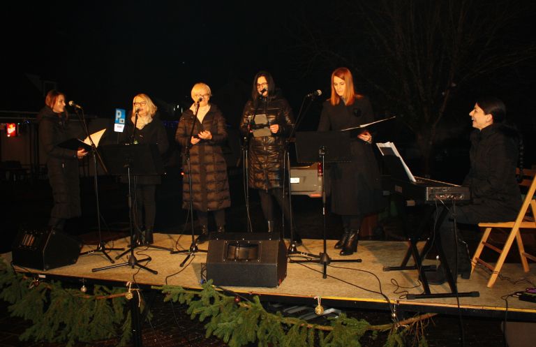 decembrski-prizig-luck-v-kostanjevici-na-krki, veseli-december