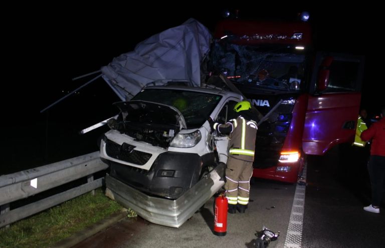 prometna-nesreca, pozar, nalet, gasilci