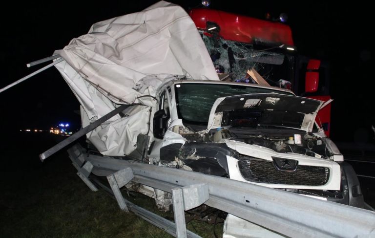 prometna-nesreca, pozar, nalet, gasilci