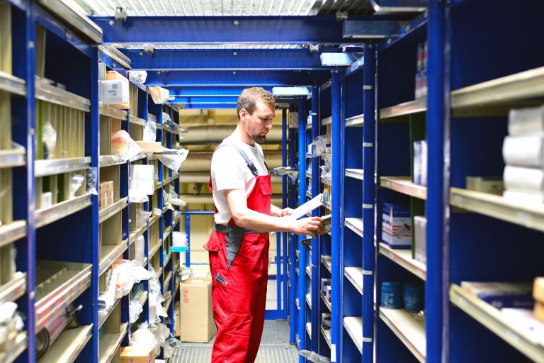 servis, nadomestni deli, avtomobil, popravilo, skladišče