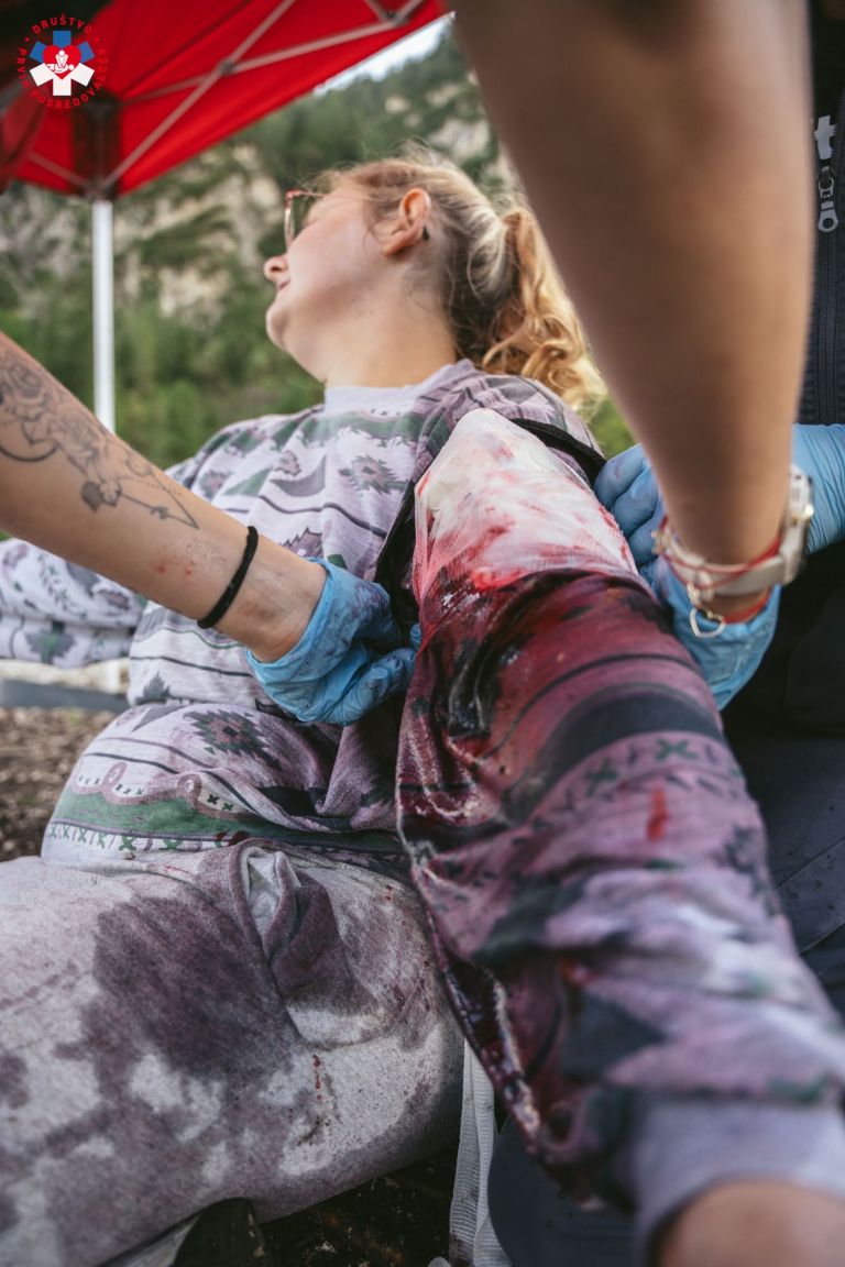 Društvo prvih posredovalcev-6.jpg