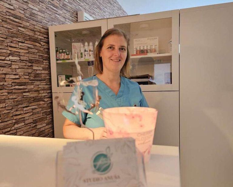 Pedikerka Anuša Tomšič