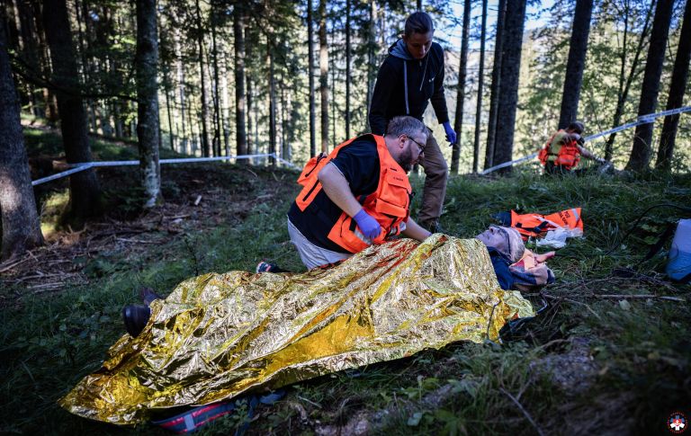 Društvo prvih posredovalcev-6.jpg