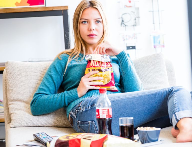 prigrizki, prehrana, gledanje televizije