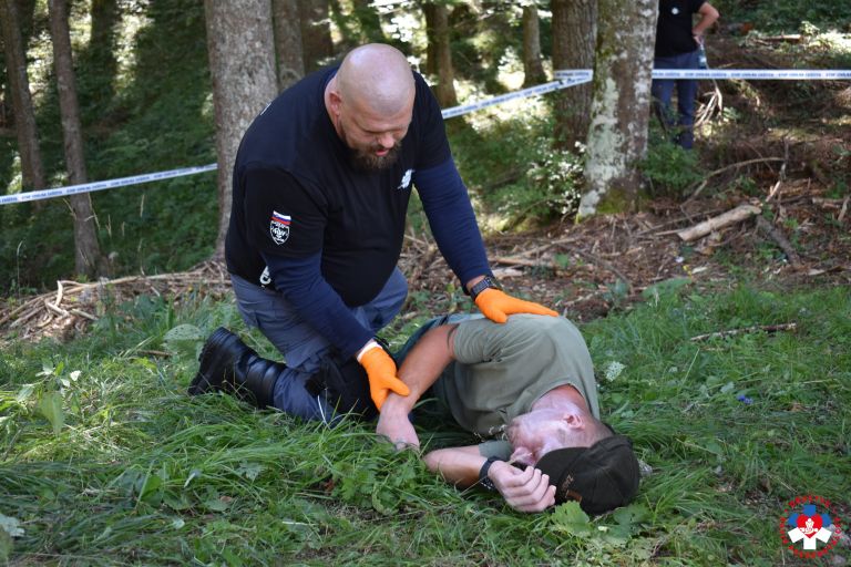 Društvo prvih posredovalcev-6.jpg