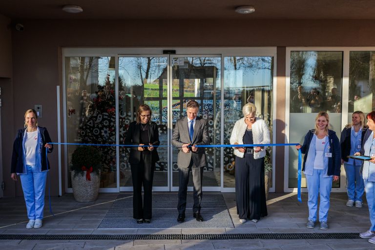 hisa-mavrice, bolnisnica-za-otroke