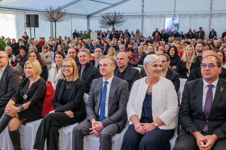 hisa-mavrice, bolnisnica-za-otroke