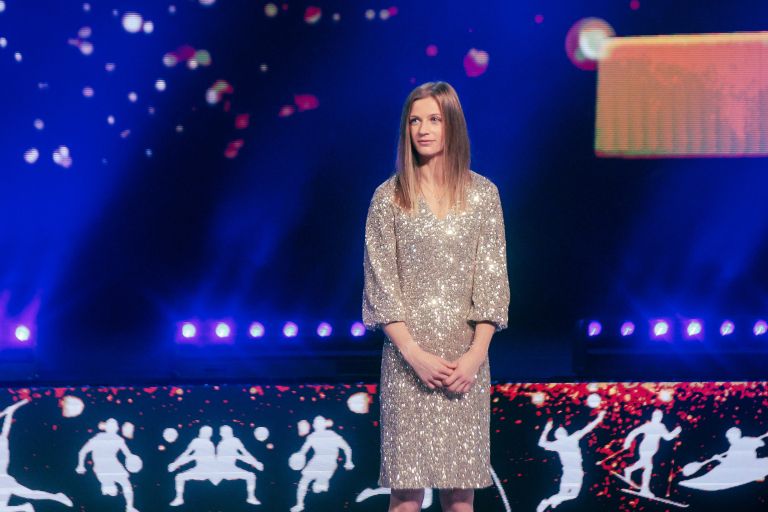 Slovenska skakalka ob palici Tina Šutej