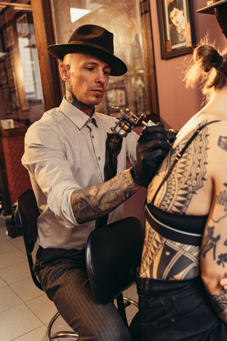 frizer, lasje, frizerstvo, tatoo, piercing, higiena