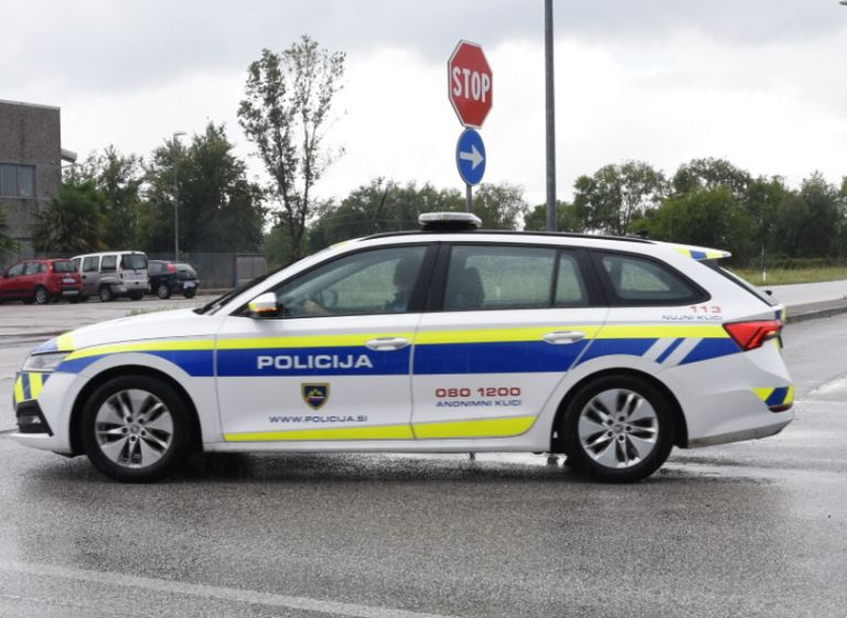 italijanska in slovenska policija.JPG