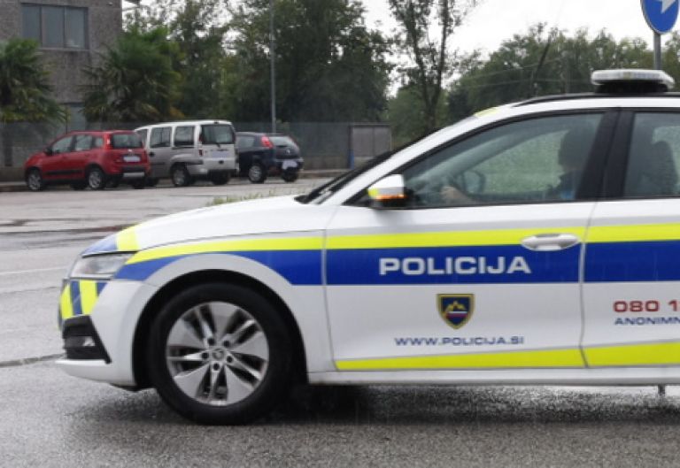 italijanska in slovenska policija.JPG