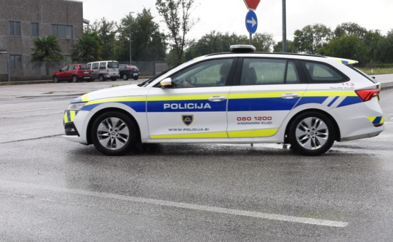 italijanska in slovenska policija.JPG
