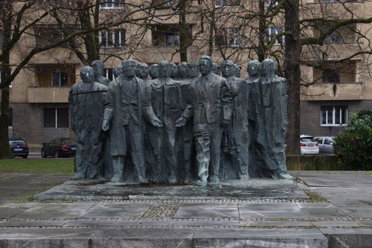 spomenik kardelj-pl.jpg