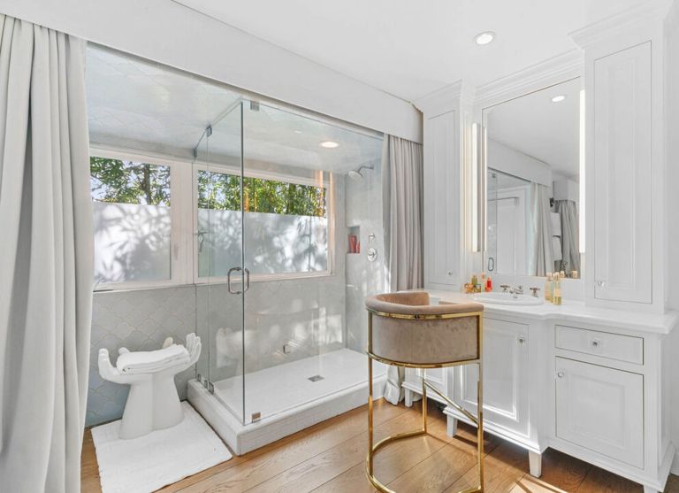 zvezdniki, kopalnica