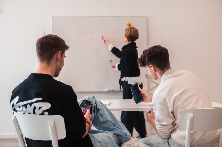 UV 1741007014-sola-8-1741006821974 (1).jpg