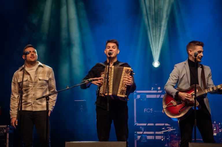 dobrodelni-koncert-podarimo-srečo, osnovna-šola-štiri, oš-iv, oš4