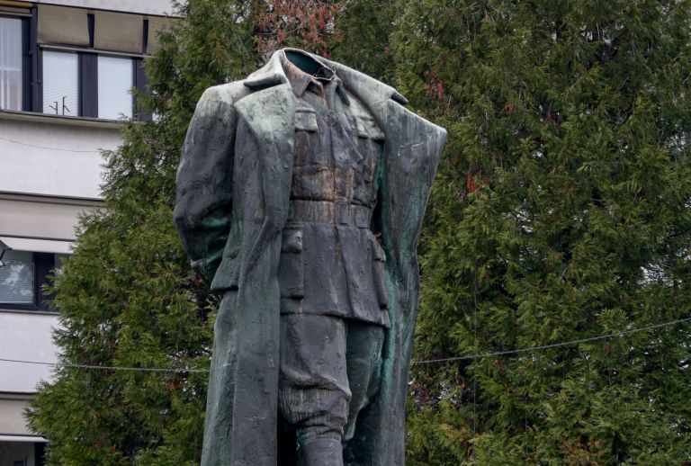 UV tito brez glave BOBO.jpg