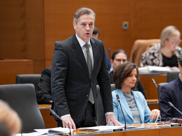 robert golob parlament.jpg