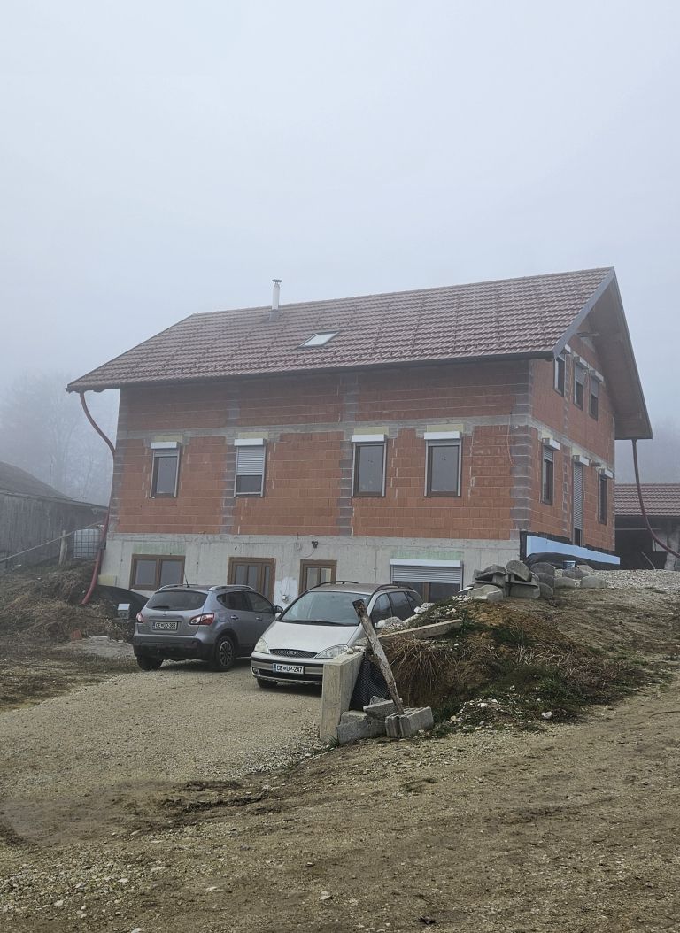 druzina-skok, pozar, radio1, pomoc