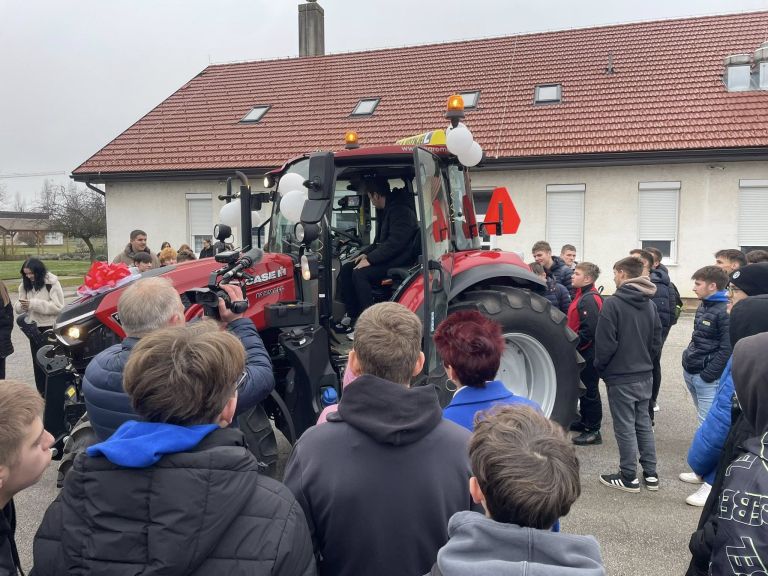 biotehniska-sola-rakican, traktor