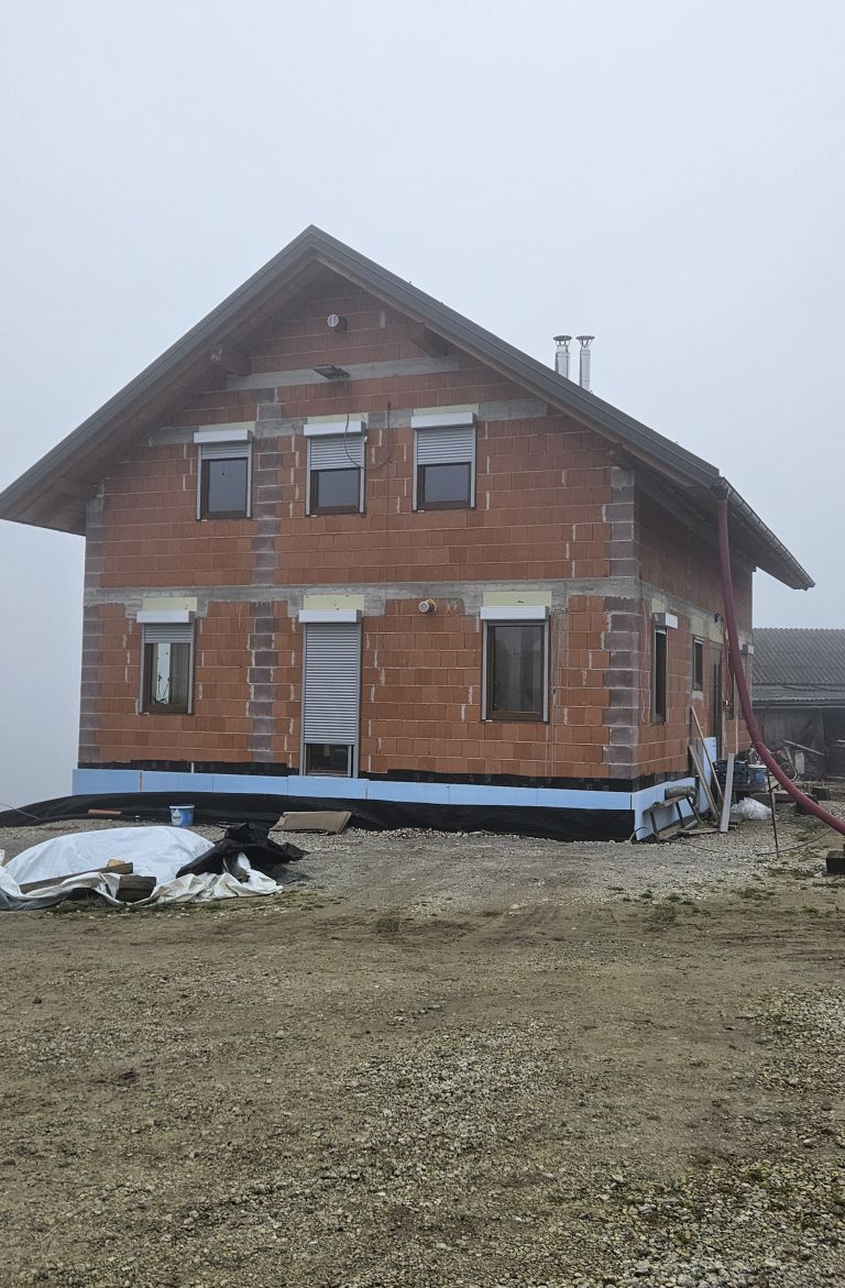 druzina-skok, pozar, radio1, pomoc