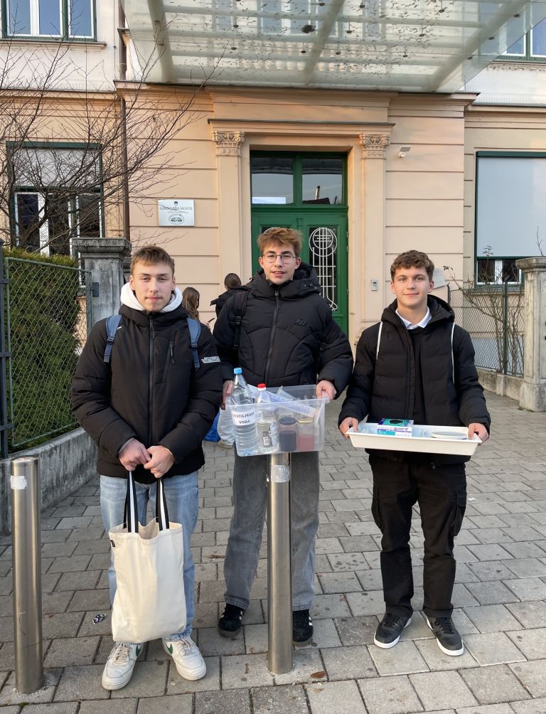 os-prezihovega-voranca-bistrica, kemijski-poskusi