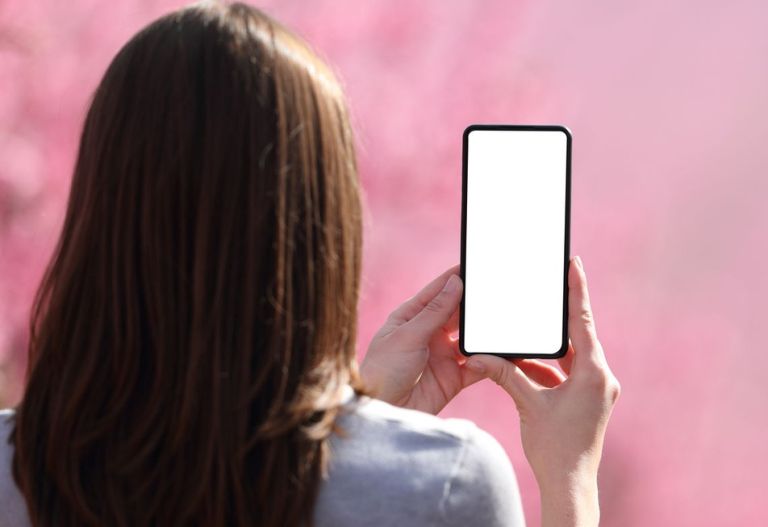 telefon, ženska.jpg