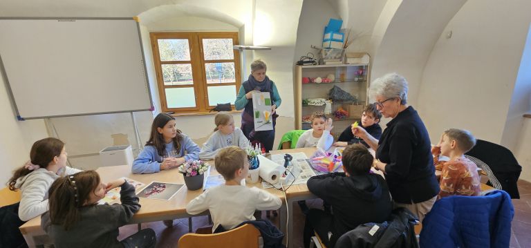 Delavnica PMB izdelovanje papirnatih rož