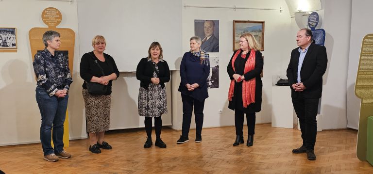 Soavtorice razstave in Direktor Pokrajinskega muzeja Murska Sobota