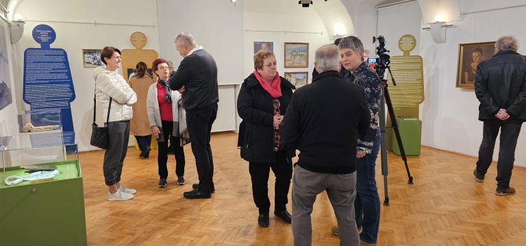 Utrinek iz odprtja razstave Dialog treh pokrajin