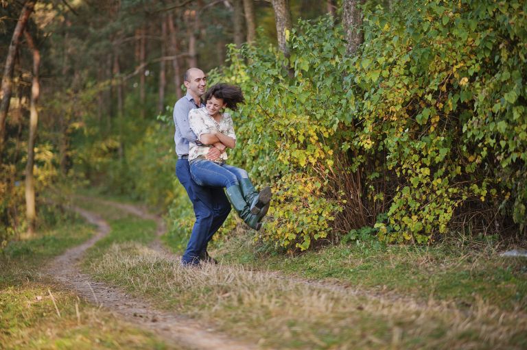 veseli-ljudje-srečen-par