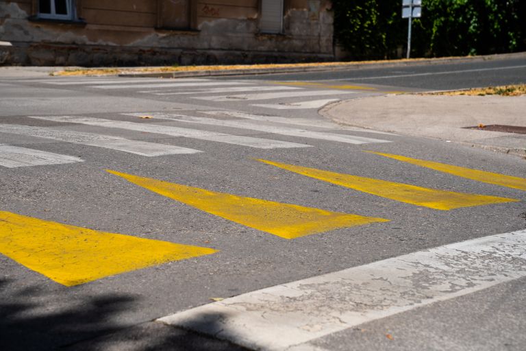 Ležeči policaj, fizična ovira, radar, promet