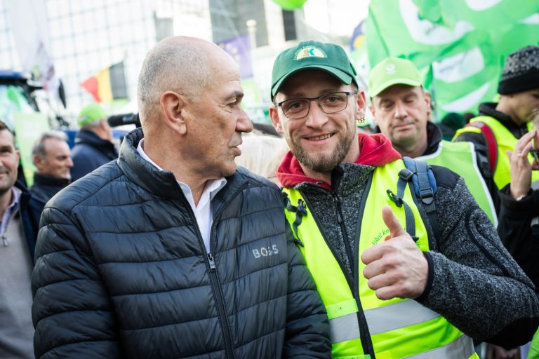 janez jansa protest bruselj.jpg