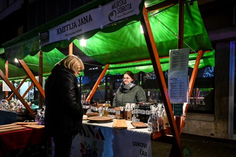 dedek-mraz, bozicni-program, stojnice