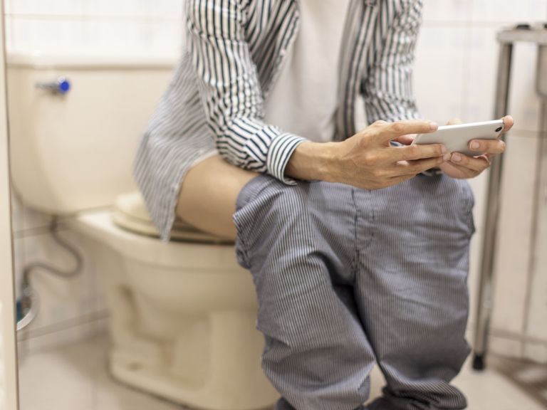 stranišče, telefon