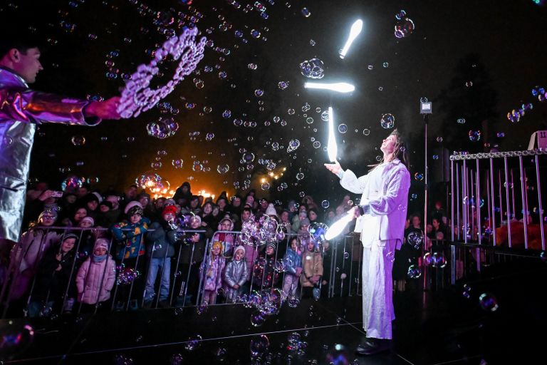 dedek-mraz, bozicni-program, stojnice