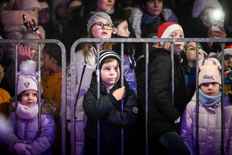 dedek-mraz, bozicni-program, stojnice