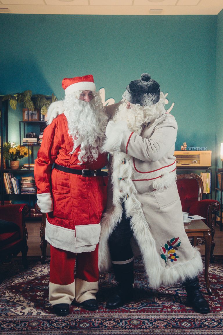 dedek-mraz, božiček, kavč, podkast, žilavec-jani, anton-omar