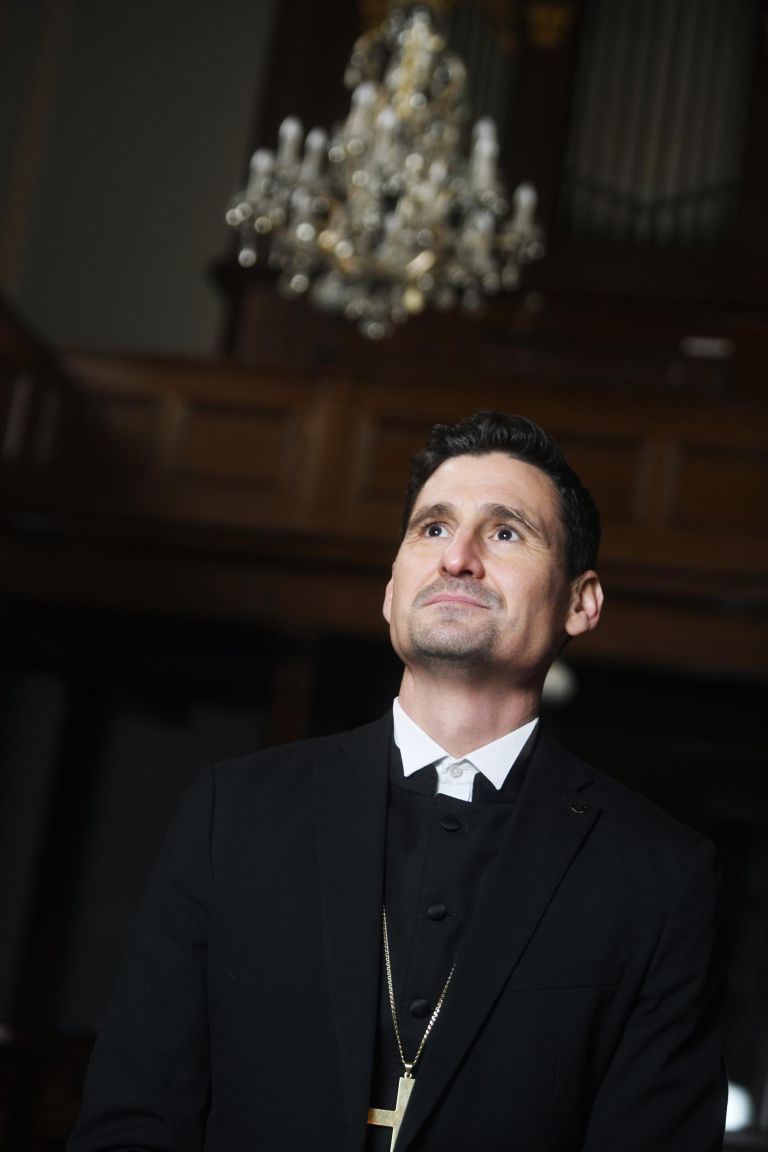 dr-aleksander-ernisa