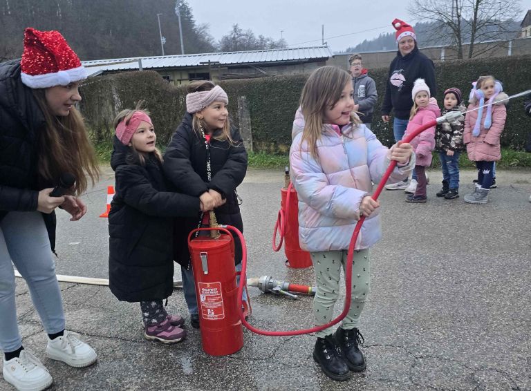 pgd-mirna, obisk-bozicka, nov-gasilski-dom