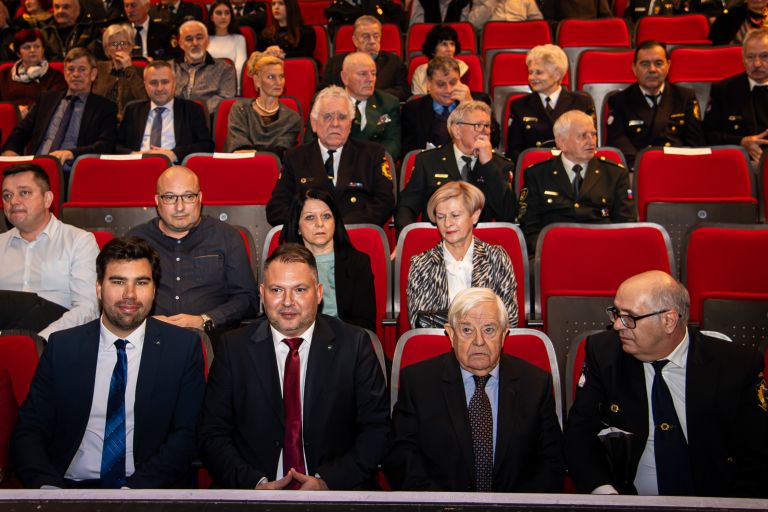 dan-samostojnosti-in-enotnosti, slovesnost, moms