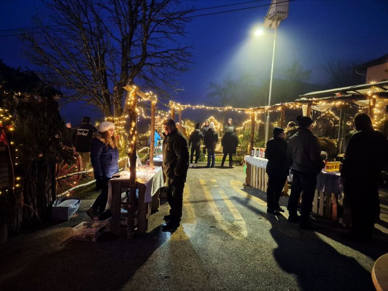 loncarovci, bozicna-vas, gin-bells