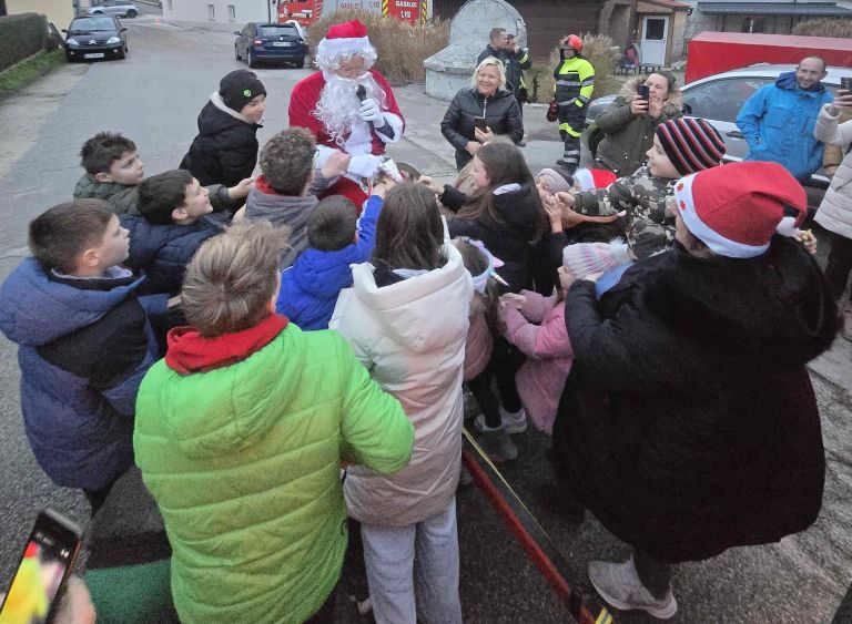 pgd-mirna, obisk-bozicka, nov-gasilski-dom