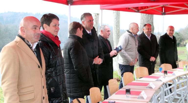 hisa-hospic-v-lesnici